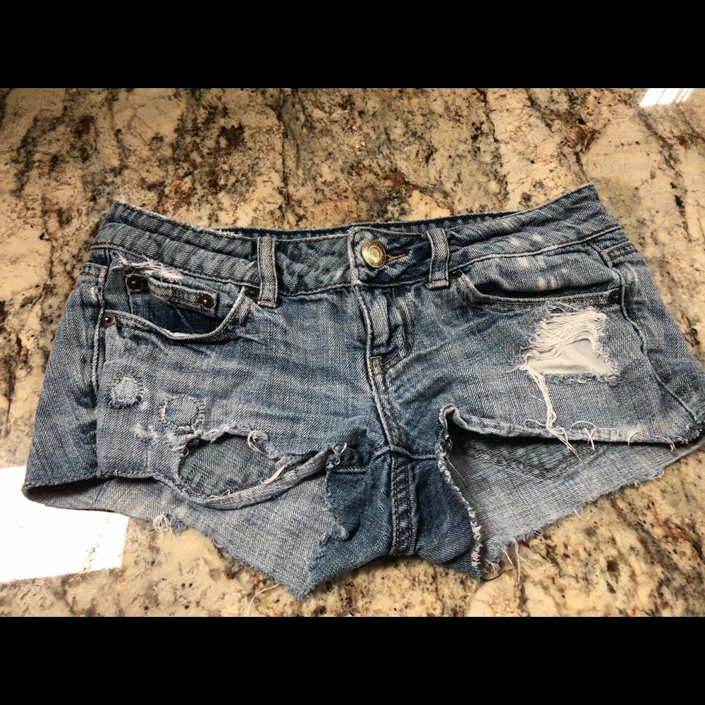 American Eagle distressed denim shorts!